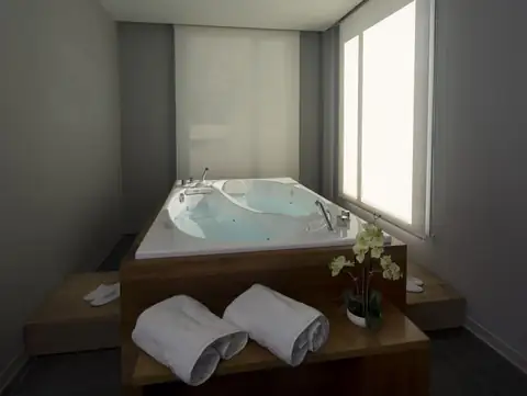 Cabina con bañera de hidromasaje y toallas preparadas en el Balneario Caldas de Partovia
