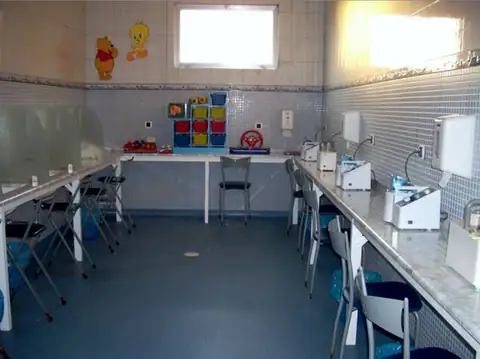 Sala de inhalaciones con puestos individuales de tratamiento en el Hotel Balneario de Caldelas de Tui