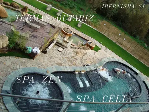 Vista aérea de las piscinas Spa Zen y Spa Celta en el recinto de Termas Outariz